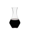 Décanteur Cabernet Riedel contenant du vin rouge