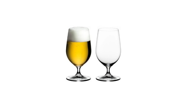 Paire de verres à bière Ouverture Beer Riedel, avec un verre rempli