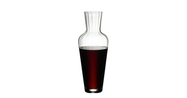 Carafe Mosel Riedel contenant du vin rouge