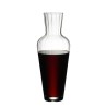 Carafe Mosel Riedel contenant du vin rouge