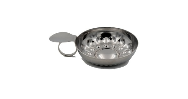 Tastevin en inox Roger Orfèvres, vue oblique de la coupelle et de l’anneau pouçette