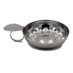 Tastevin en inox Roger Orfèvres, vue oblique de la coupelle et de l’anneau pouçette