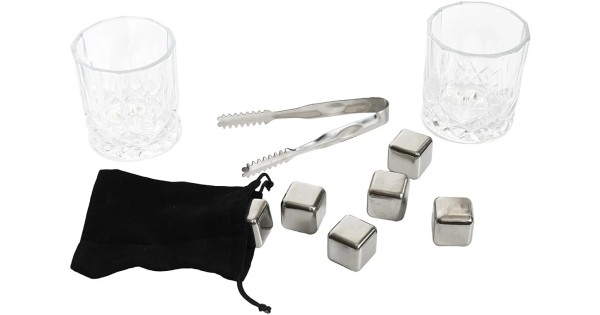 Contenu du coffret whisky Gentleman : deux verres, cubes inox, pince et pochette noire