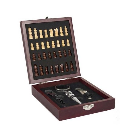 Coffret vin Comptoir du Caviste ouvert avec accessoires et pièces d’échecs dans le couvercle