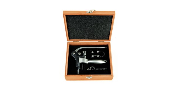 Coffret Pradel Excellence ouvert avec tire-bouchon à crémaillère, coupe-capsule et mèche de rechange