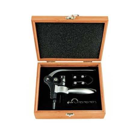 Coffret Pradel Excellence ouvert avec tire-bouchon à crémaillère, coupe-capsule et mèche de rechange