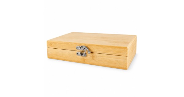 Boîte en bambou Pradel Excellence fermée avec son loquet métallique