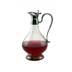 Carafe Pichet 1,5 L Le Potier d’Étain avec vin rouge, anse et pied en étain