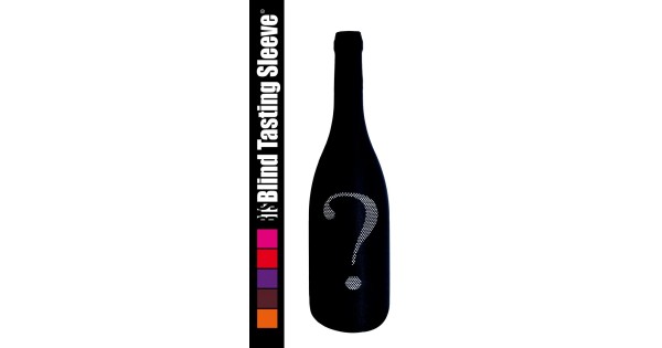Chaussette noire Blind Tasting Sleeve sur une bouteille avec point d’interrogation blanc