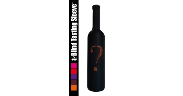 Chaussette noire Blind Tasting Sleeve sur une bouteille avec point d’interrogation orange
