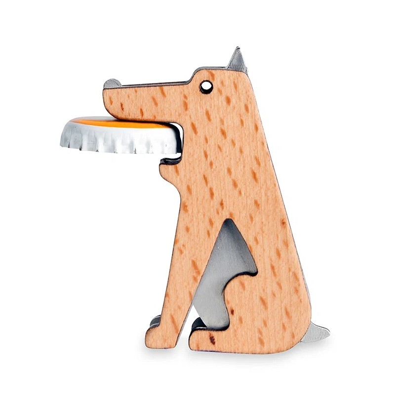 Décapsuleur chien Fetch Kikkerland en hêtre et inox tenant une capsule
