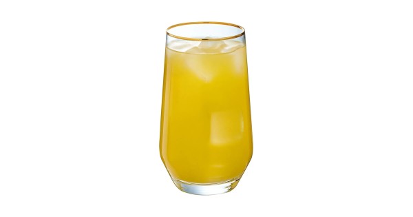Gobelet Ultime Bord Or 40 cl présenté avec une boisson jaune et des glaçons