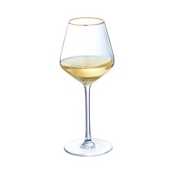 Verre à vin Ultime Bord Or 38 cl Cristal d’Arques rempli de vin blanc