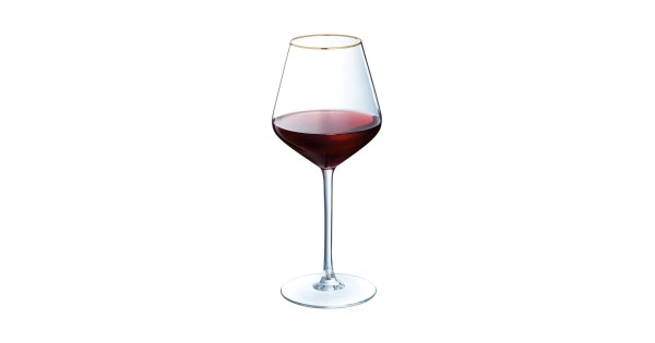 Verre Ultime Bord Or 47 cl Cristal d’Arques présenté avec du vin rouge