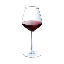 Verre Ultime Bord Or 47 cl Cristal d’Arques présenté avec du vin rouge