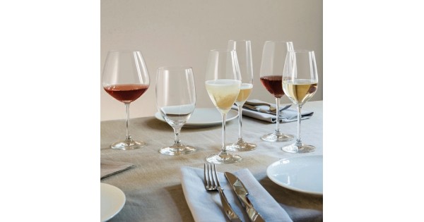 Verres de la collection Viña Schott Zwiesel présentés à table