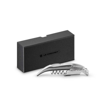 Sommelier Premium tout inox Le Creuset présenté devant sa boîte cadeau noire